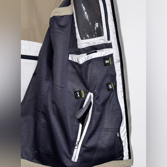 Exofficio Khaki Zip-Up Vest - Picture 9 of 10